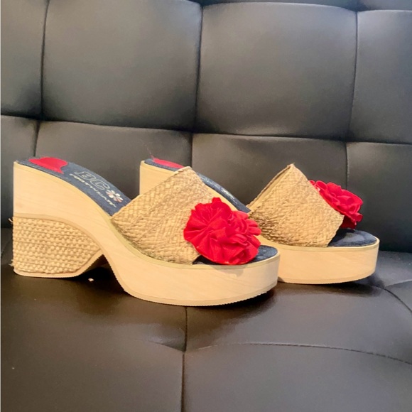 Red and Blue Summer Platform Wedge -Size 6 - Picture 1 of 3